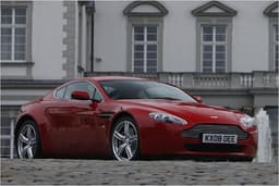 Neue Performance-Pakete für den Aston Martin V8 Vantage 